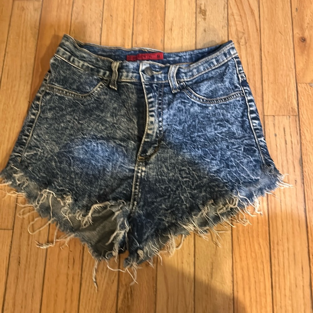 Vintage-Inspired Acid Wash Denim High-Waist Shorts - Blue